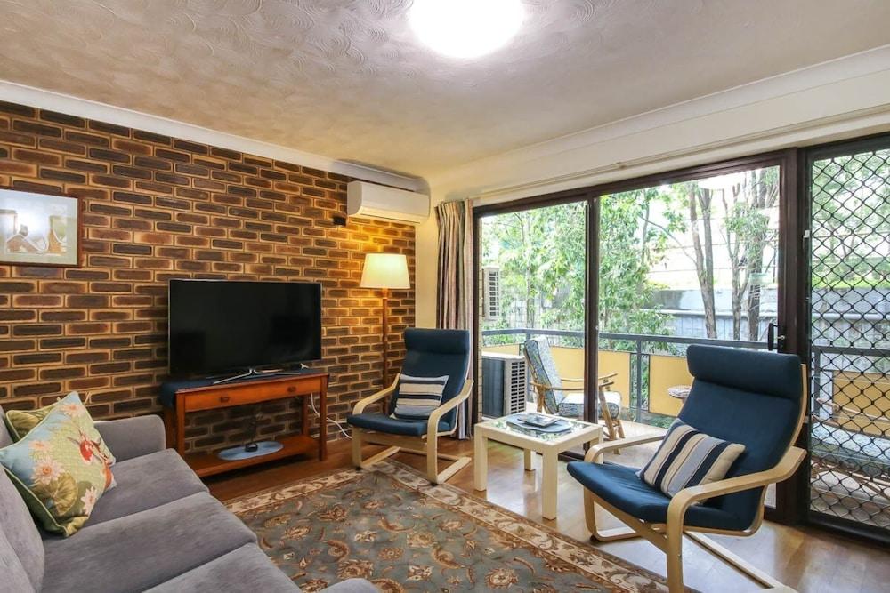 St. Lucia 2 Bedroom Apartment near UQ & Citycat