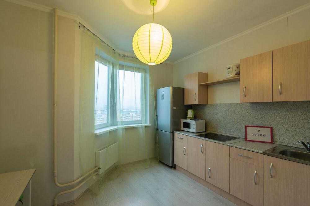 Apartment on Vertolyotchikov 13