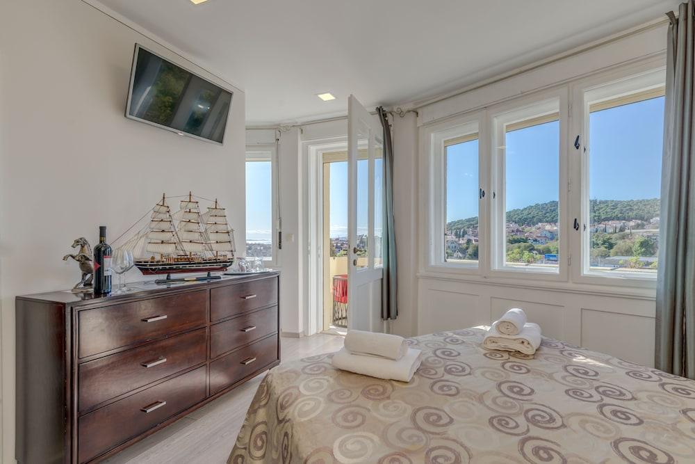 Metropole Luxury Rooms