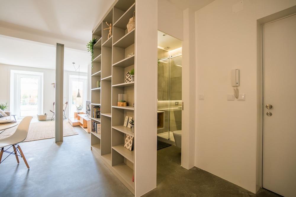 Wood Wall & Garden Apartment