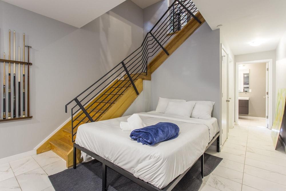 Philly's Finest - Roof Deck, Pool Table and More