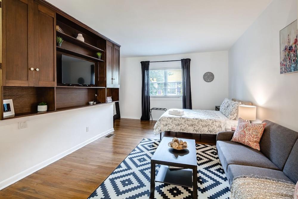 GEM Location+cozy Studio 1bd, Bath&kitchen!