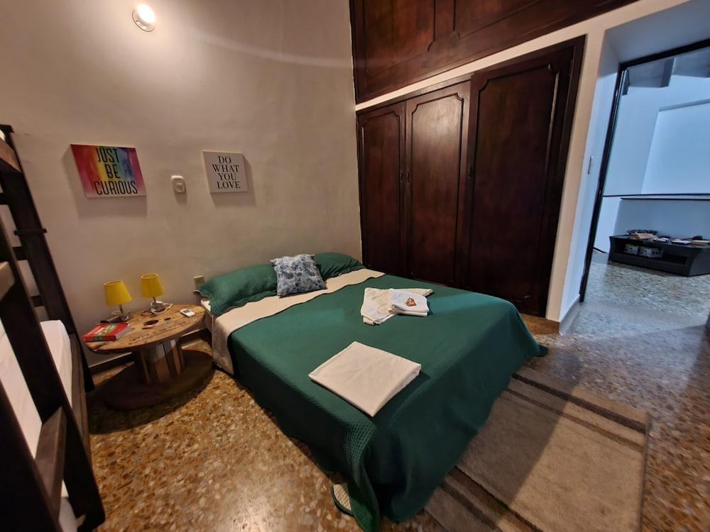 Green Door Boutique - Hostel