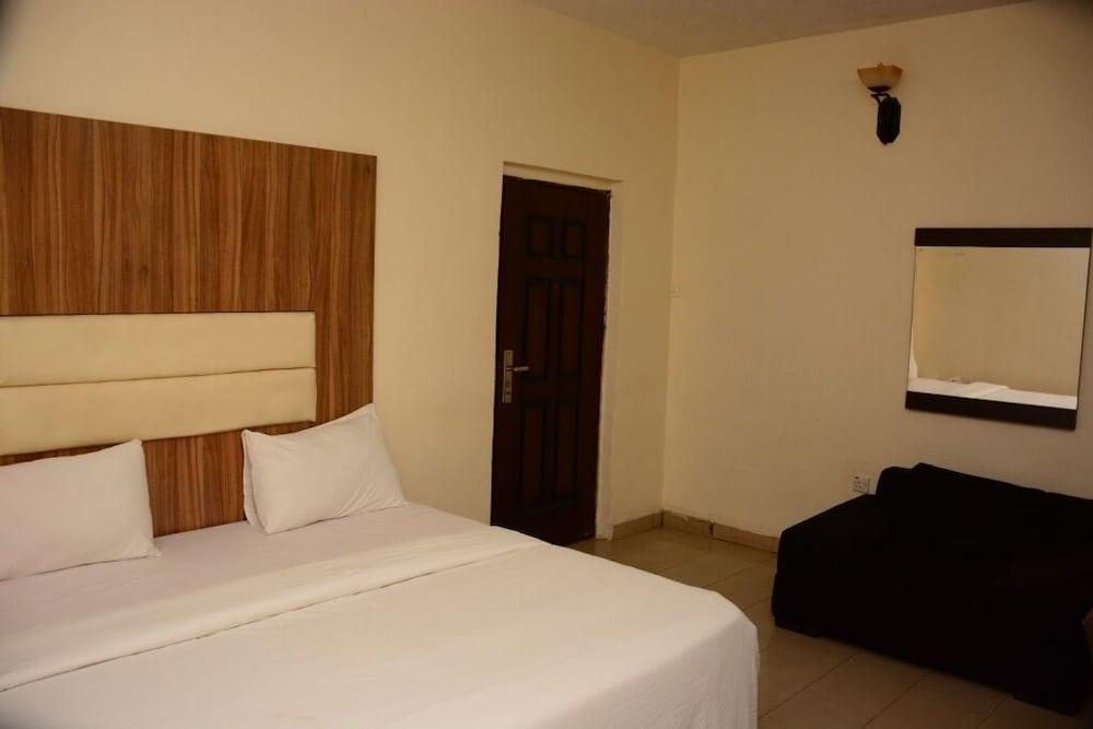 Ilon Crystalz Concept Hotel