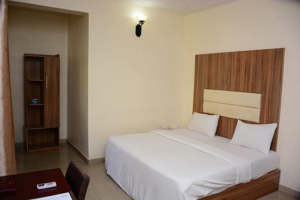 Ilon Crystalz Concept Hotel