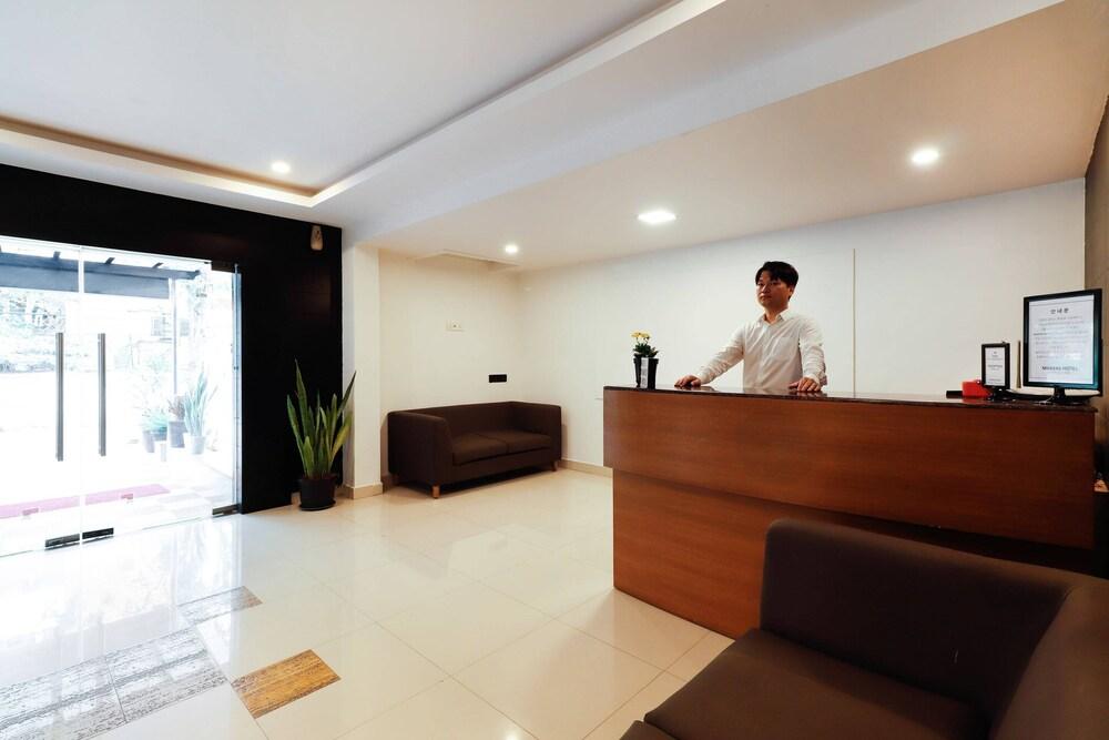 Capital O 62688 Makers Hotel