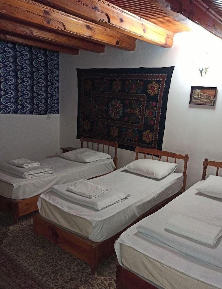 Mekhtar Ambar  Caravan sarai XIX