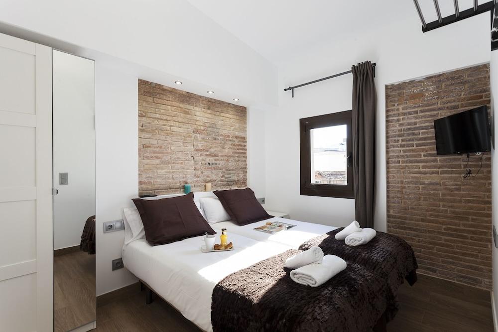 AB Paral·lel Apartments