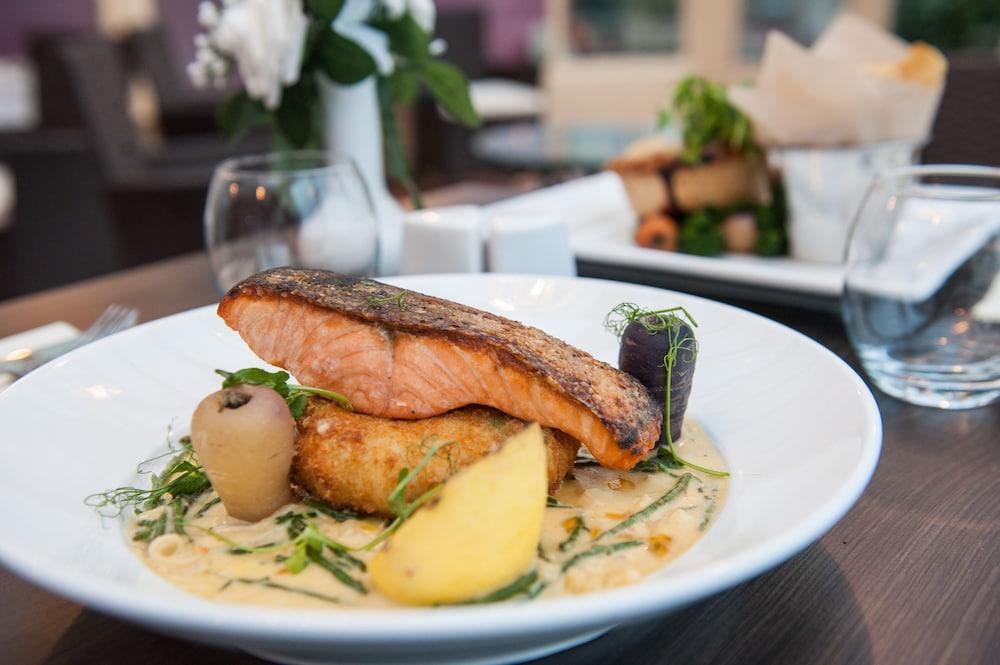 Llanwenarth Hotel & Riverside Restaurant