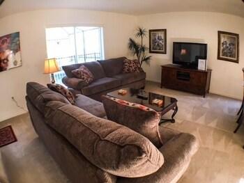 Private Pool ! 3 Bedroom Home by Redawning