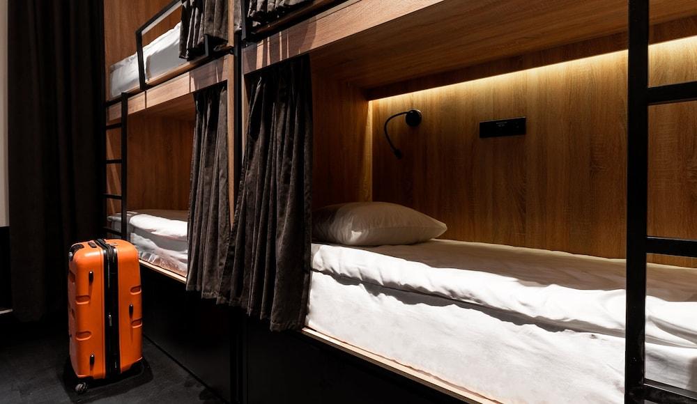 Globe Runner Rooms & Dorms