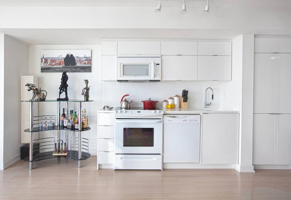 Luxury Open-concept & Lake View