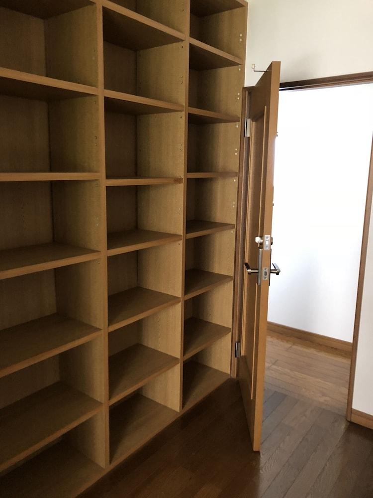 Happy Closet & Wasamon Hostel