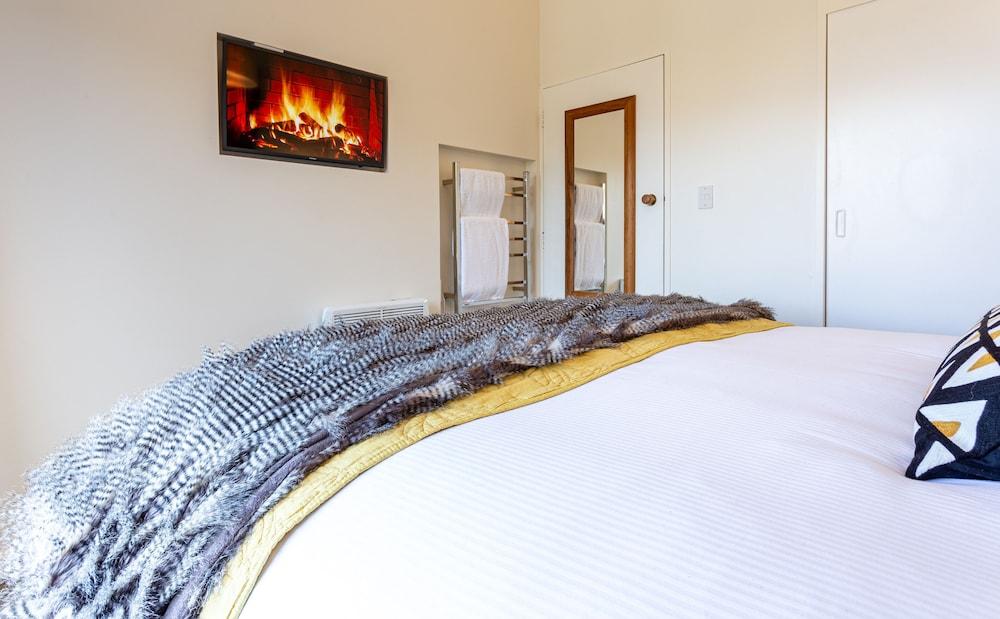 Alpine Gold With Incredible Lake Views SPA