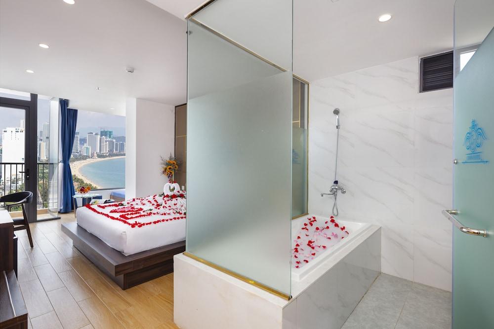 Crown Hotel Nha Trang