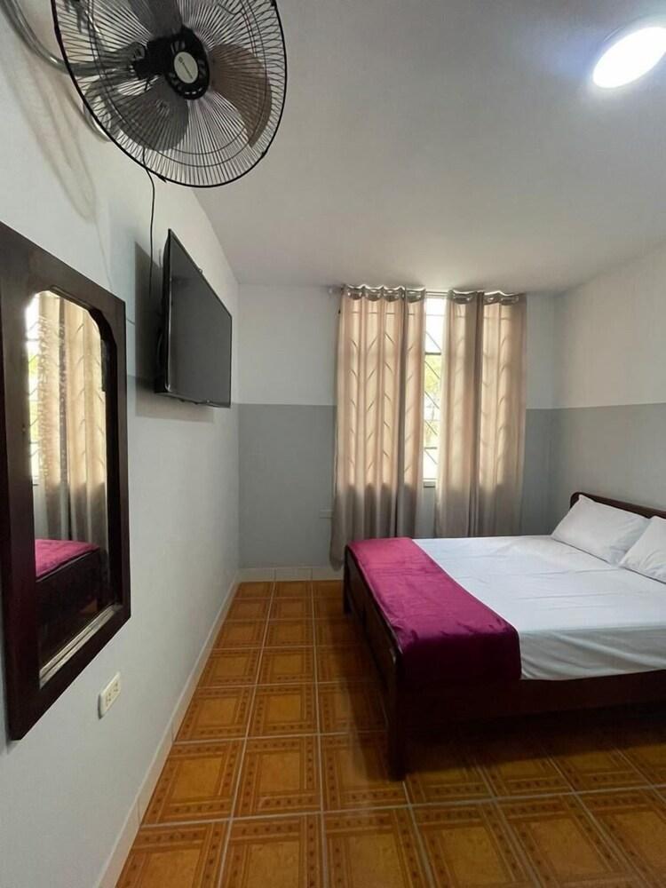 Leo Hostal Do-Do Piura