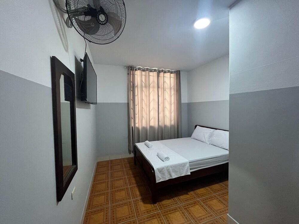 Leo Hostal Do-Do Piura