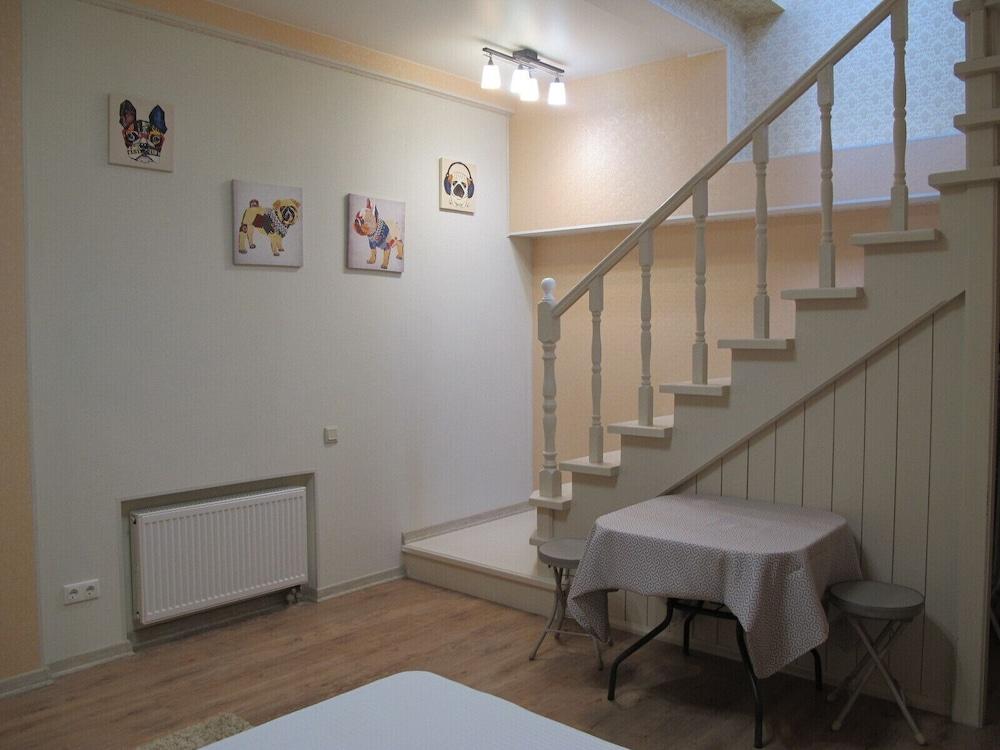 Apartment on Bulvar Nadezhd St. 6-3