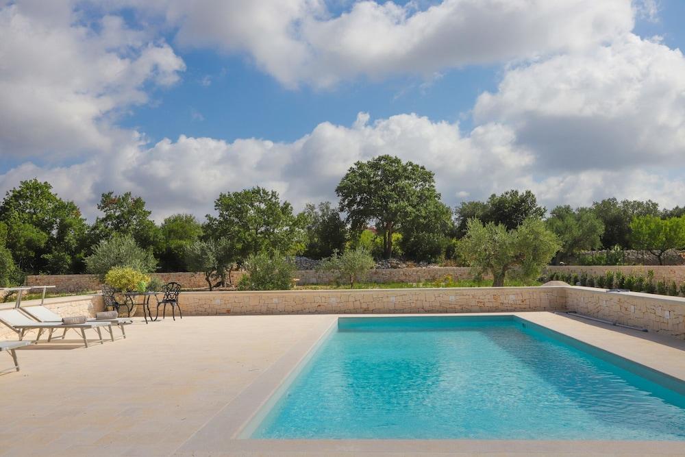 TD Trullo Roverella Charming Trullo with Pool