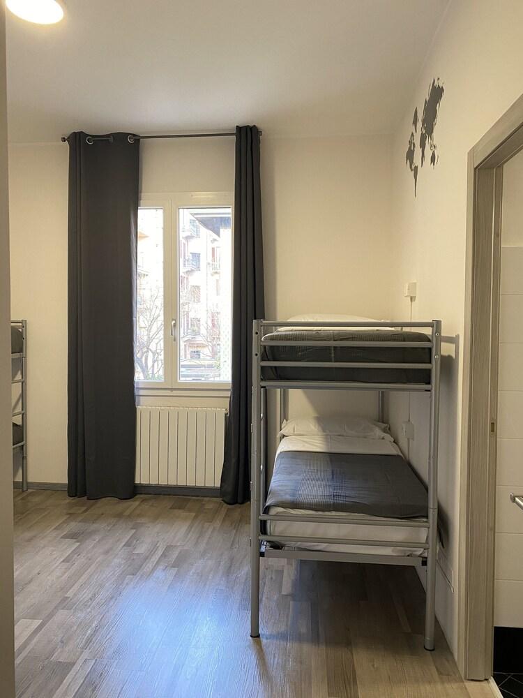 Newtown Hotel - Hostel