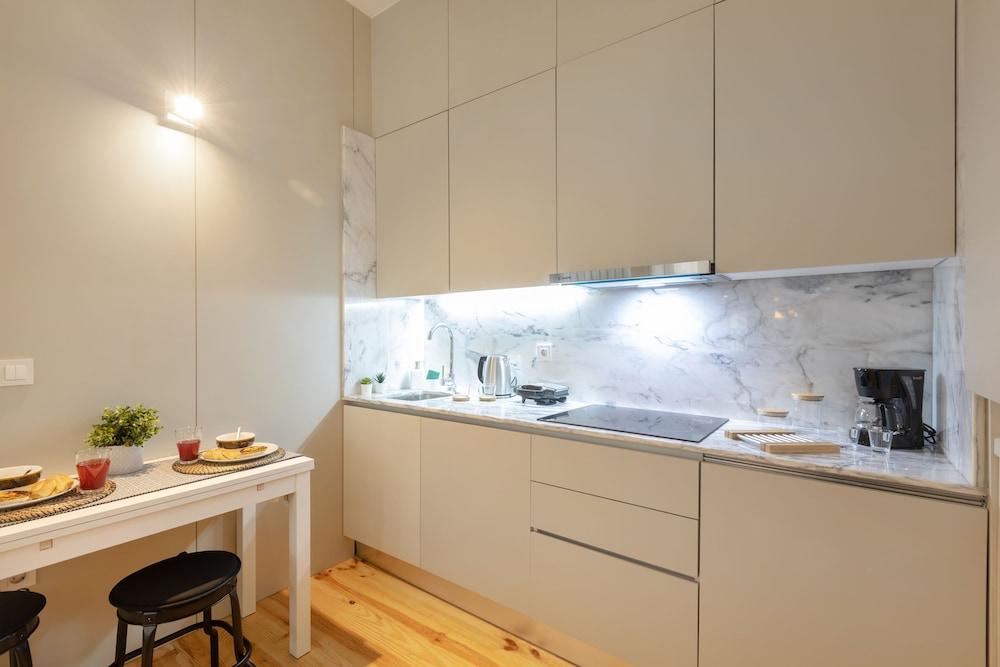 Sol Modern Studio at Batalha Metro