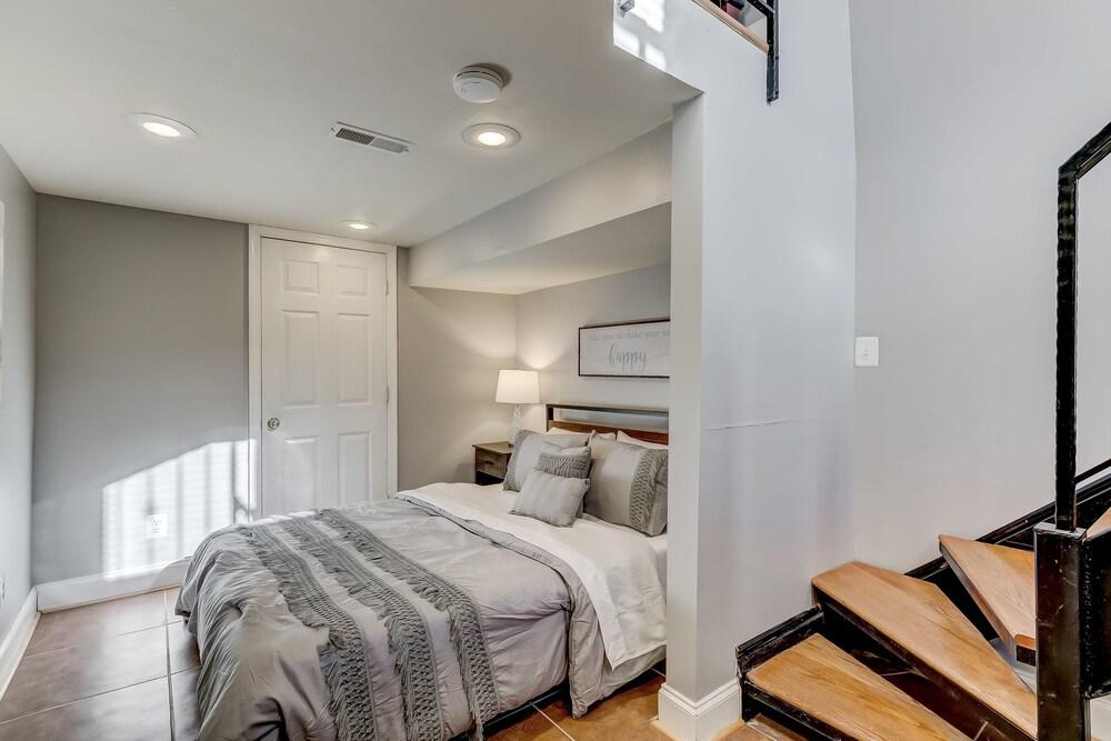 Upscale Home W/rooftopdeck&parking Near Stadiums