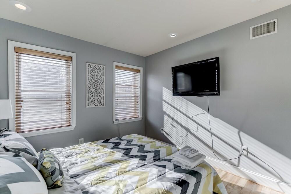 Upscale Home W/rooftopdeck&parking Near Stadiums