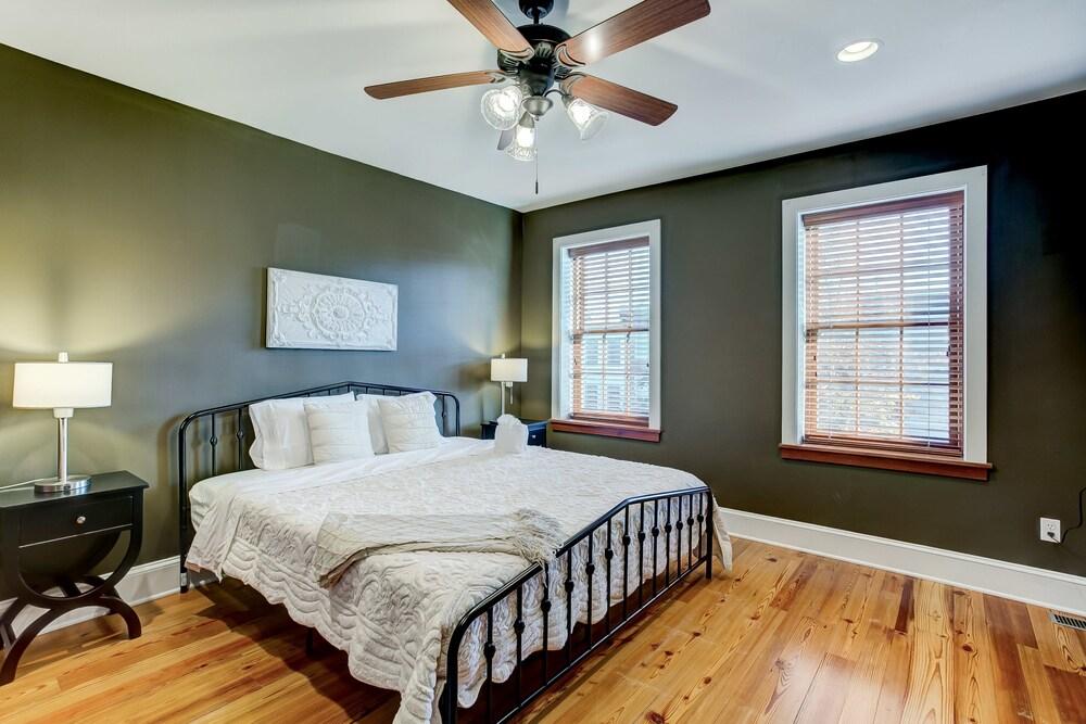 Luxurious Historic Home 1 Block From Inner Harbor