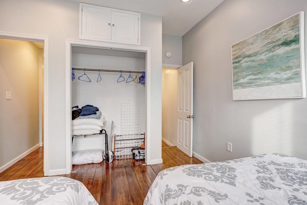 Charming Home Near Harbor&stadiums W/2carparking