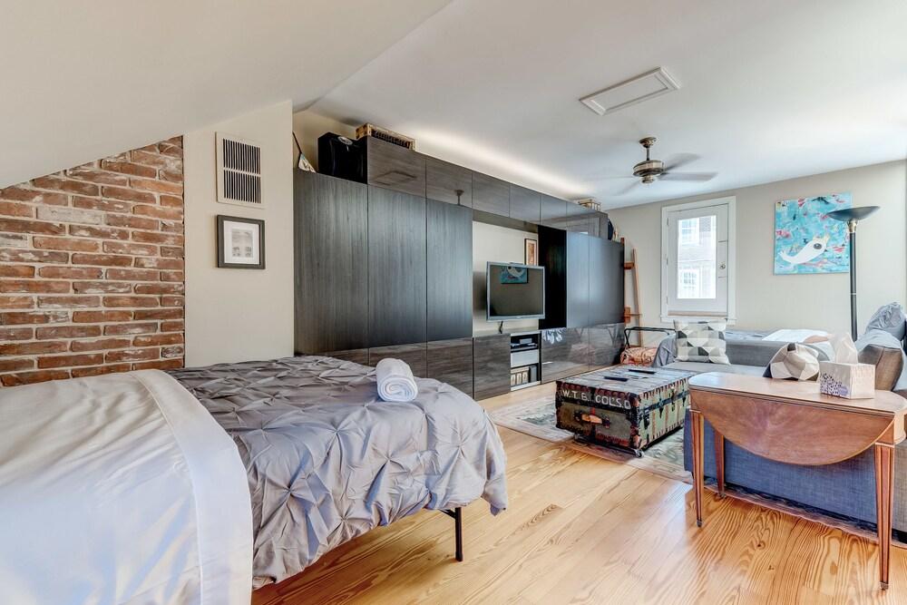 Historic Fells Point Home Steps From Waterfront