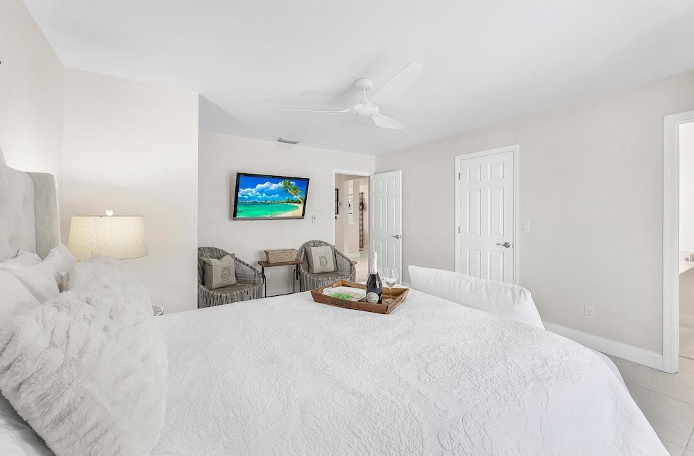 Quiet Inland Home With Pool, two Queen Beds and Grill