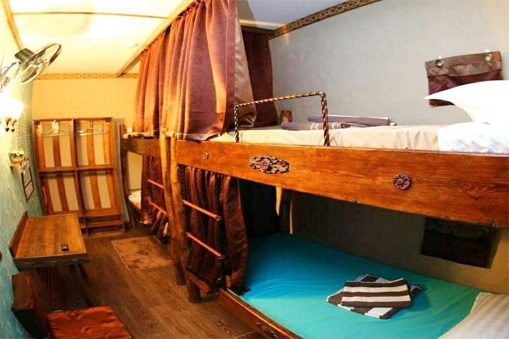 Sunrise Caravan Stay Hostel