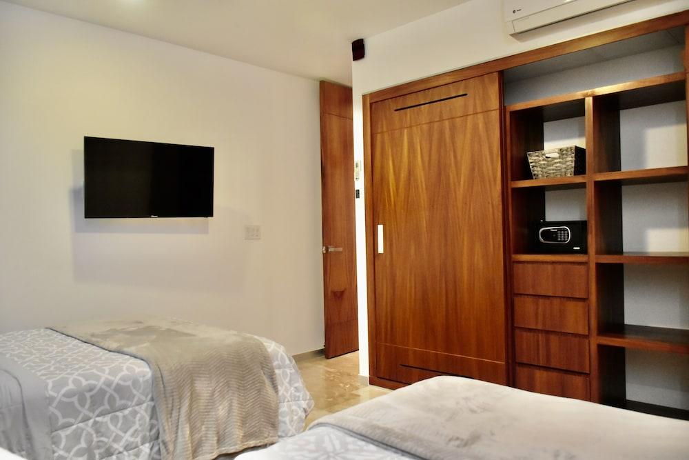 Kuxtal Condos by Select