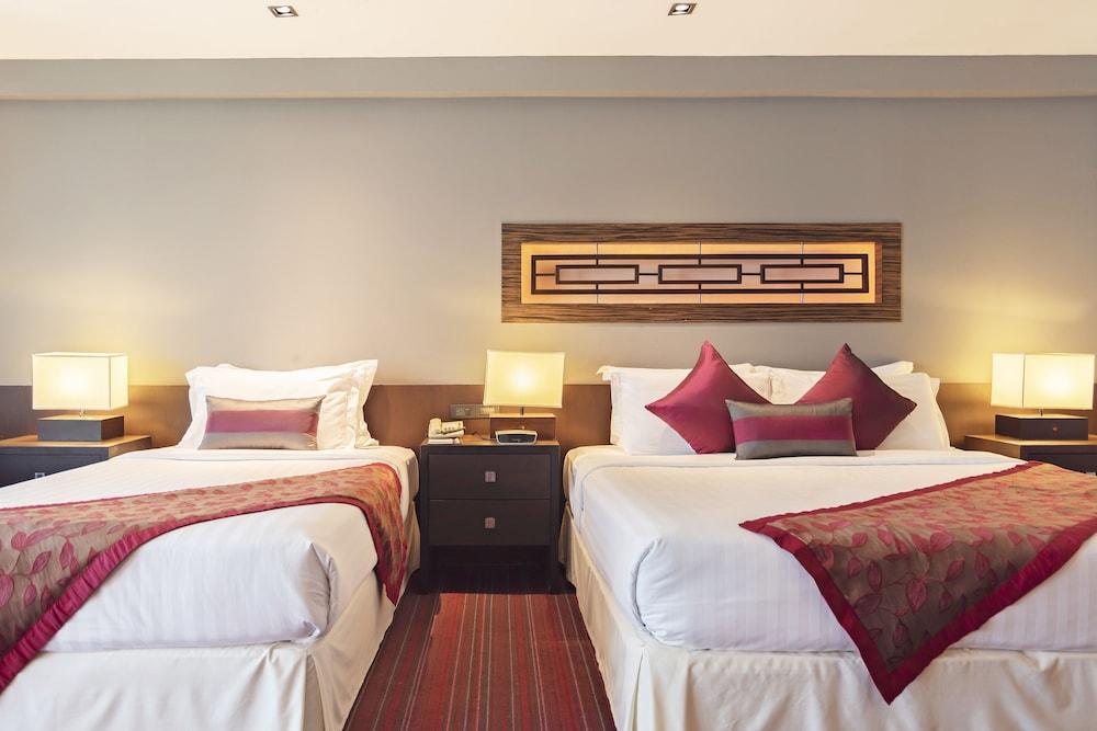 Maroon Infinity Residence by Favstay