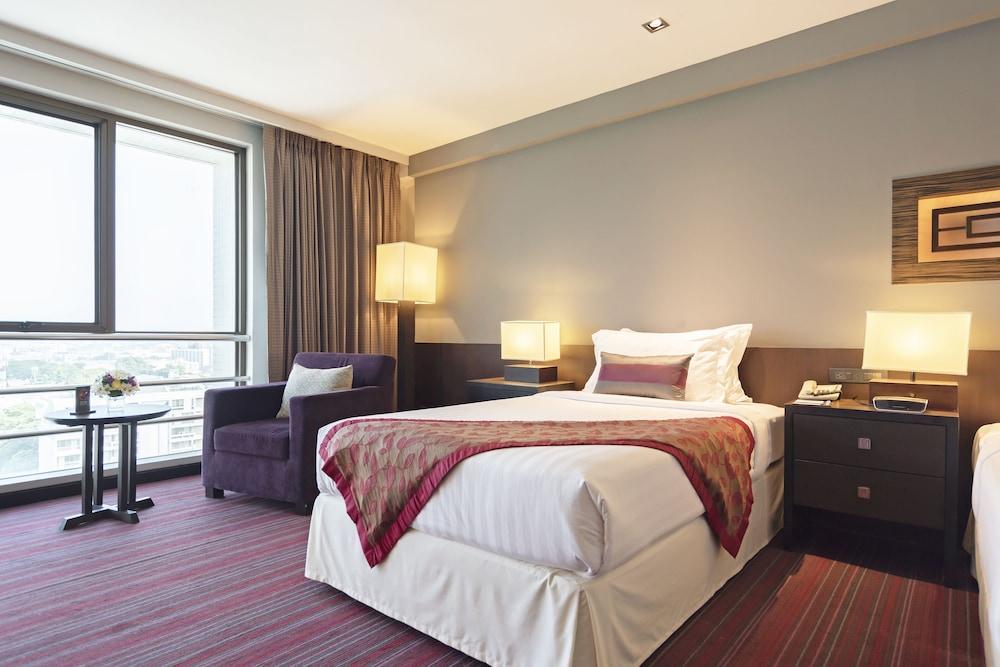 Maroon Infinity Residence by Favstay