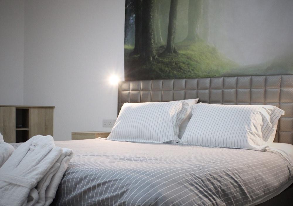 Purple Orange Luxury Suites