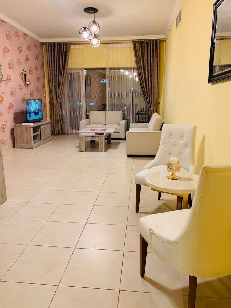 Downtown 2bedroom Holidays R Us