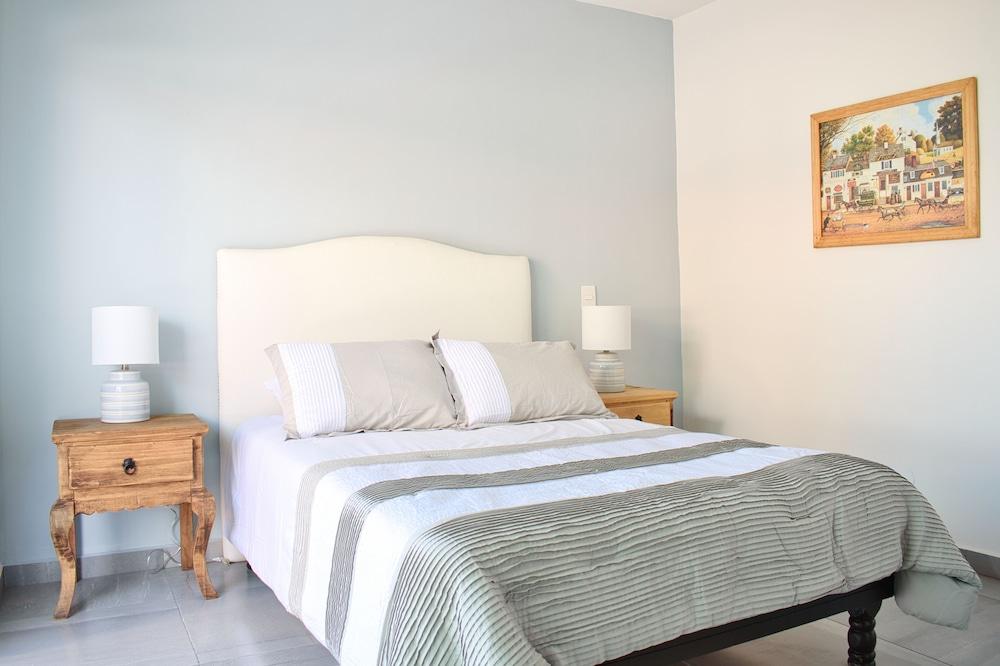 Apartment on the Beach - H-2