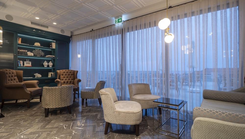 Vivid Blue Serenity Resort