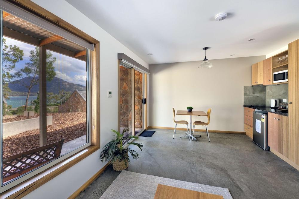 Freycinet Stone Studio 8