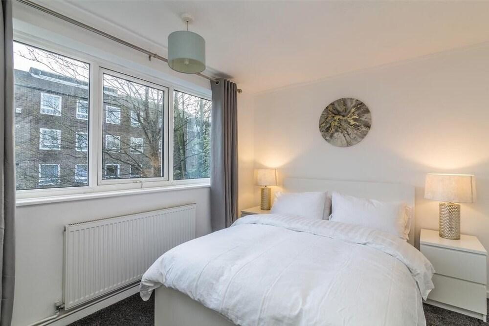 Magdala Apartment Sleek and Modern 2bed