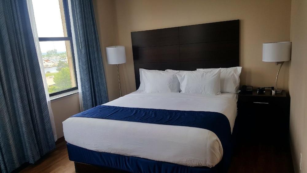 Ariel Broadway Hotel