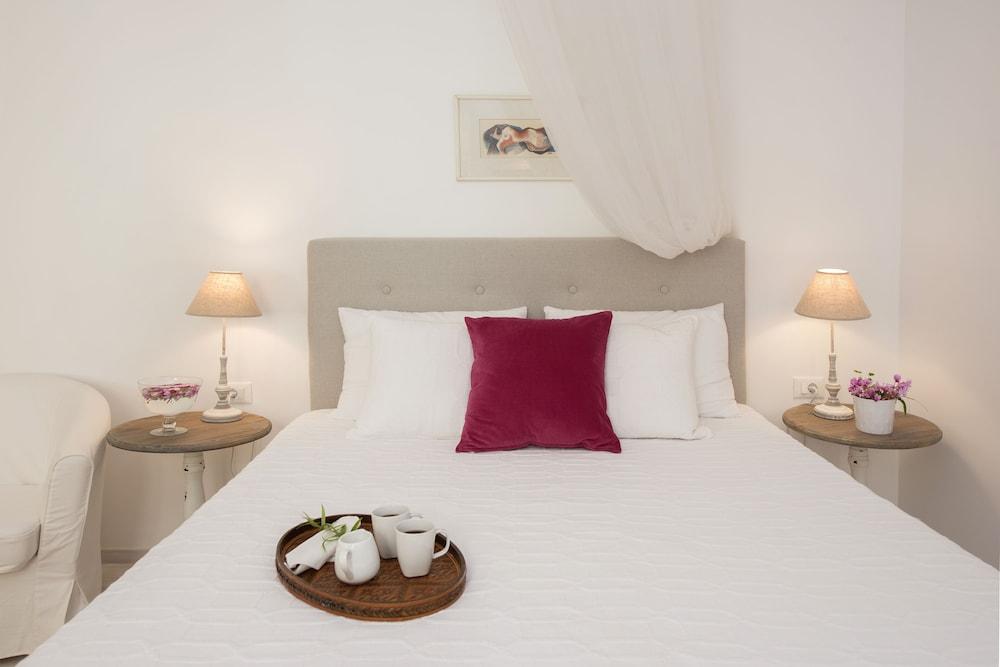 White Jasmine Cottage