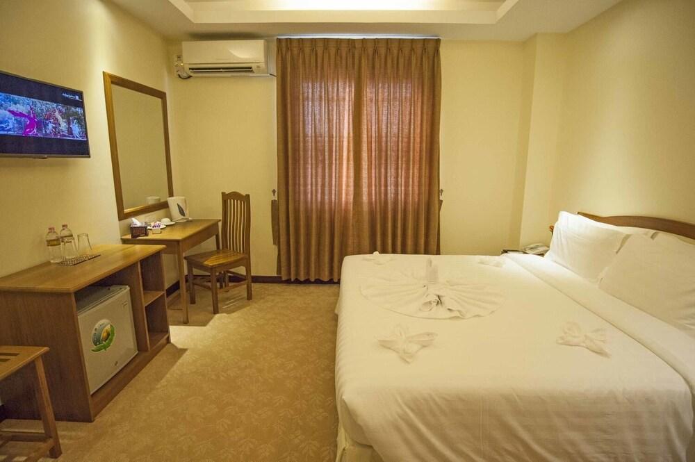 Royal Golden 9 Mile Hotel