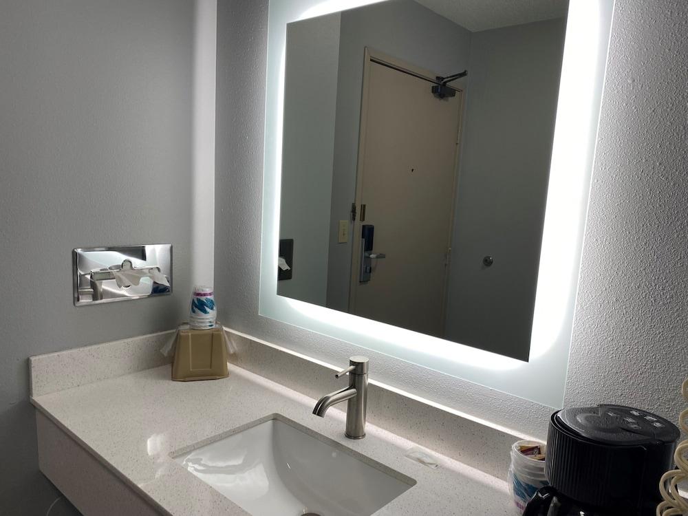 AmericInn by Wyndham Viroqua