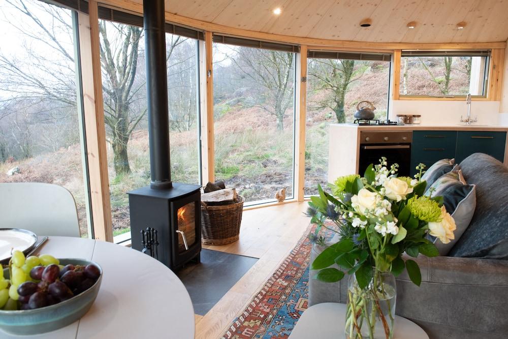 Luxury and Peaceful 1-bed Roundhouse With Hot Tub