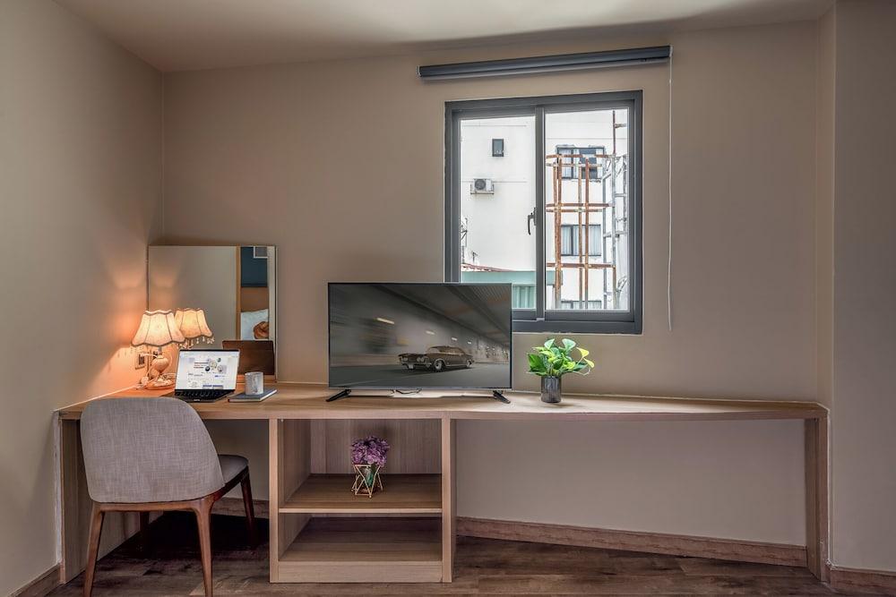 SAZI Resin Hotel - Free Nails/HairWash