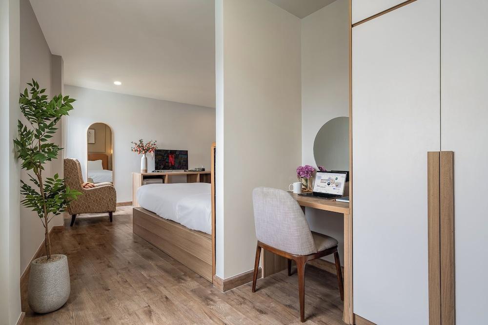 SAZI Resin Hotel - Free Nails/HairWash