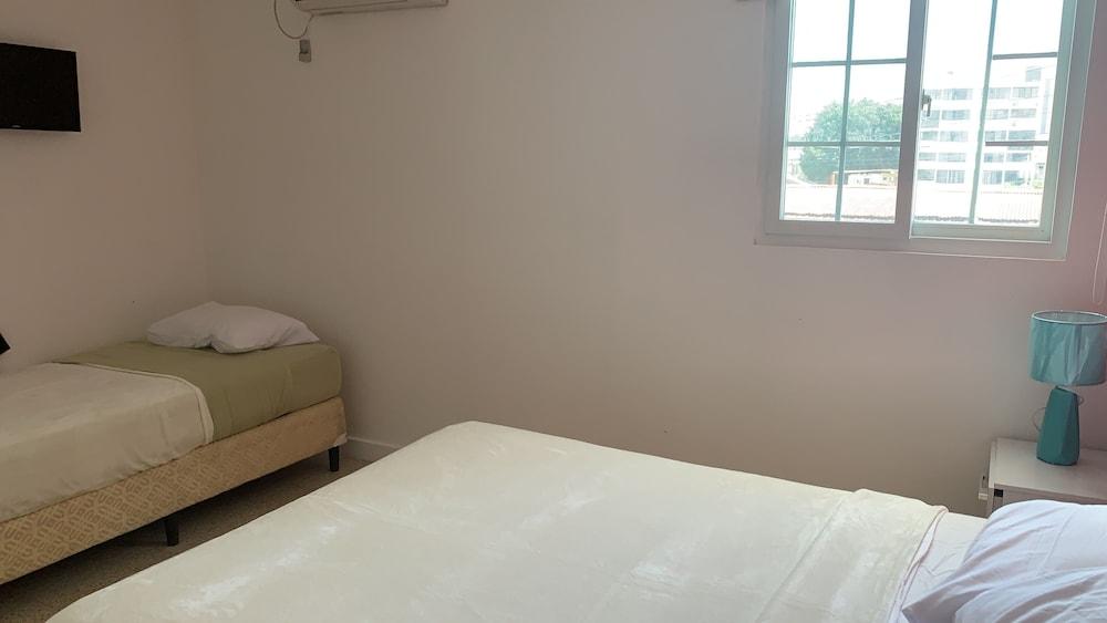 Hostal Familiar Carmencita - Hostel