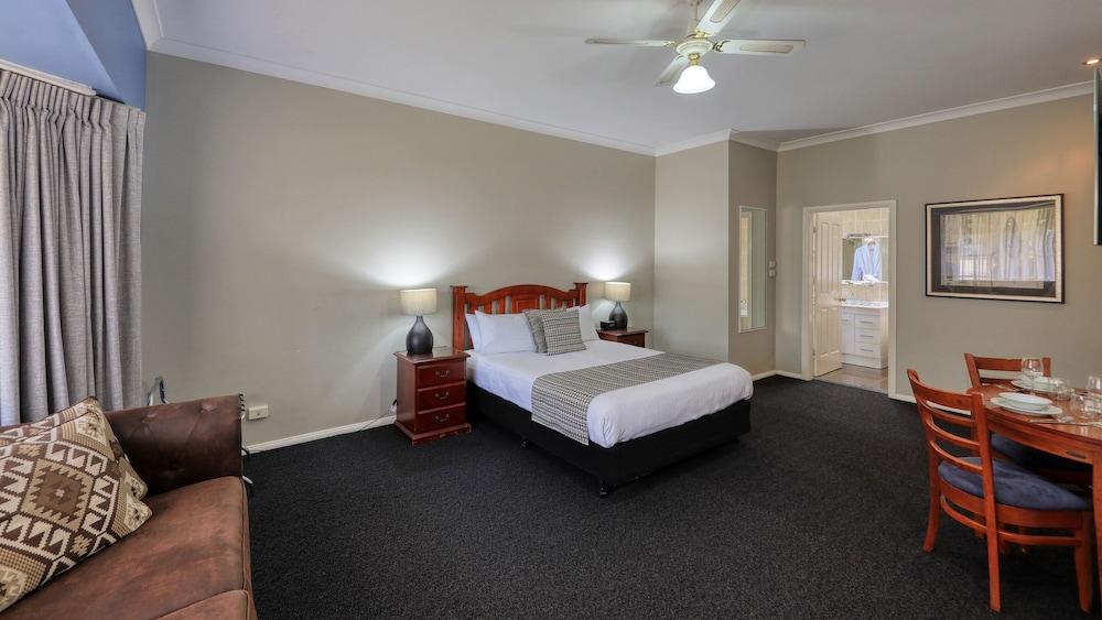 Castlereagh Lodge Motel